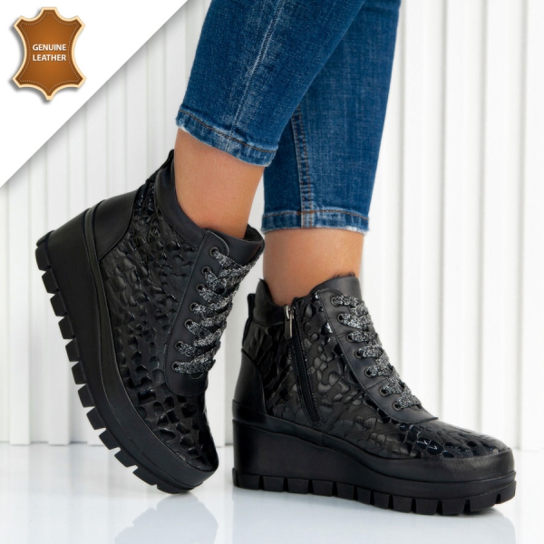 Боти Naomi Black