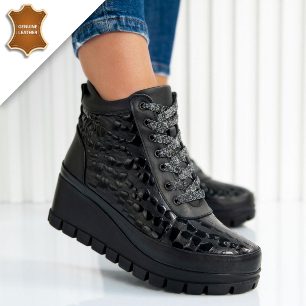 Боти Naomi Black