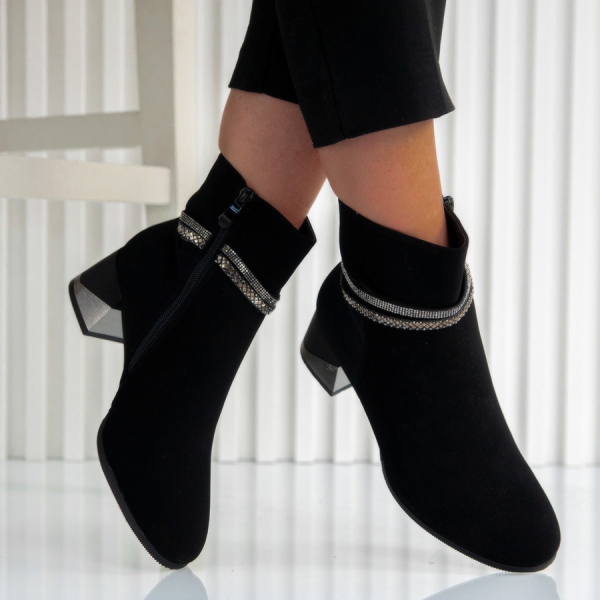 Боти Monika Black