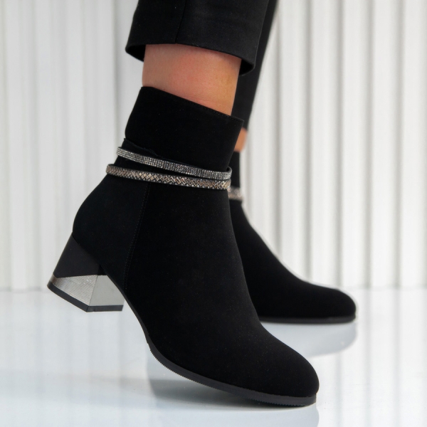 Боти Monika Black