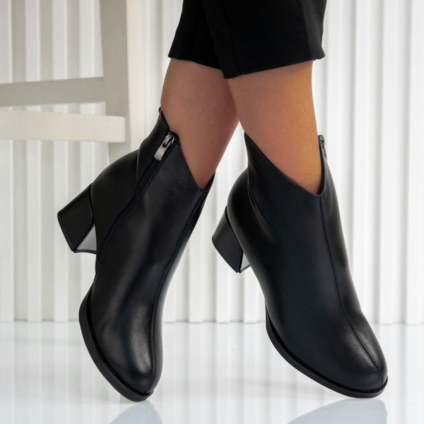 Боти Lillie Black