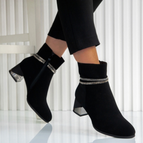 Боти Monika Black