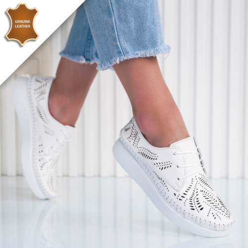 Обувки Flora White