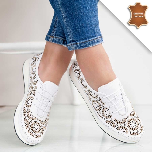Обувки Klavdia White